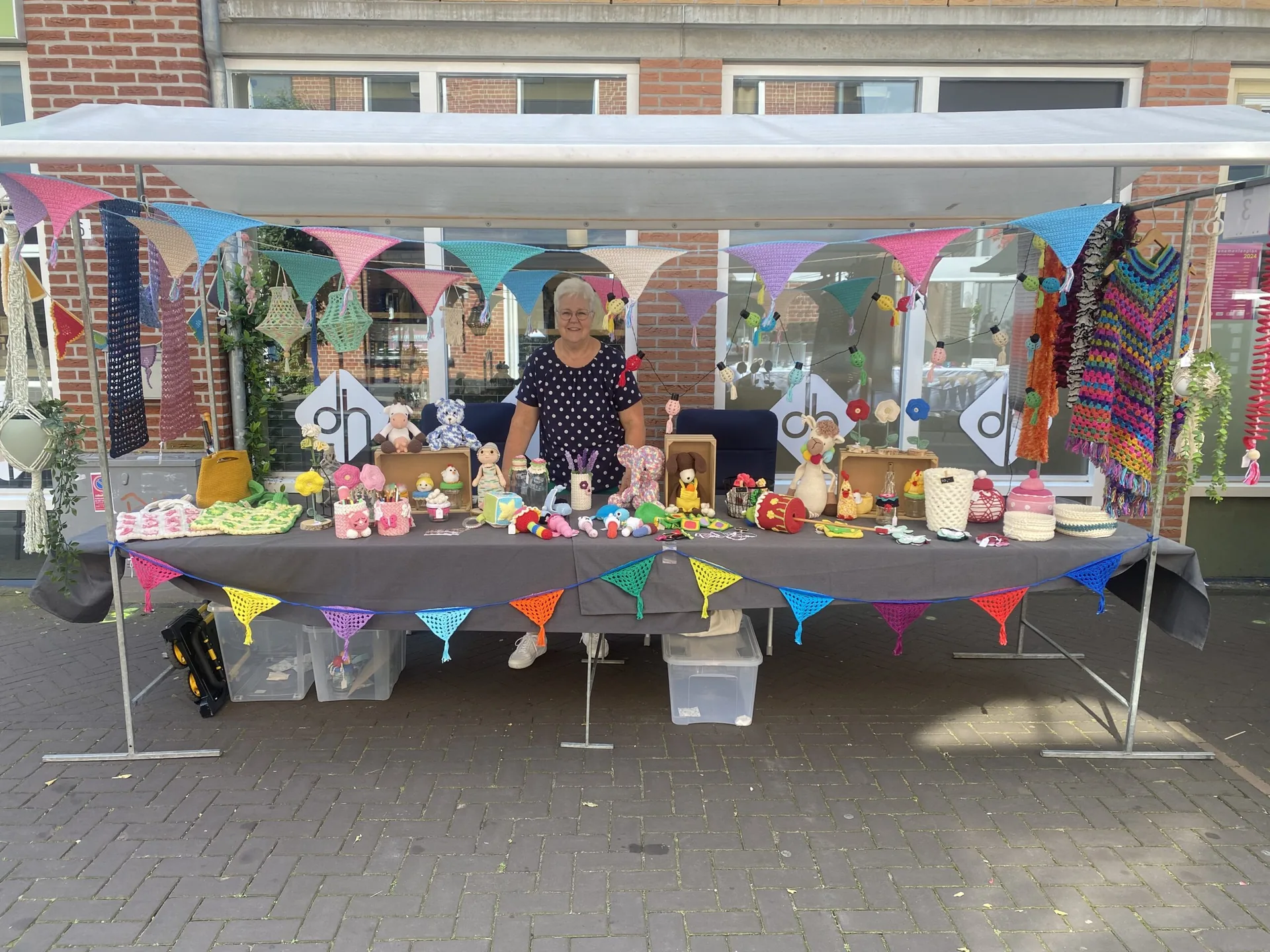 Annet's marktkraam buiten op een markt