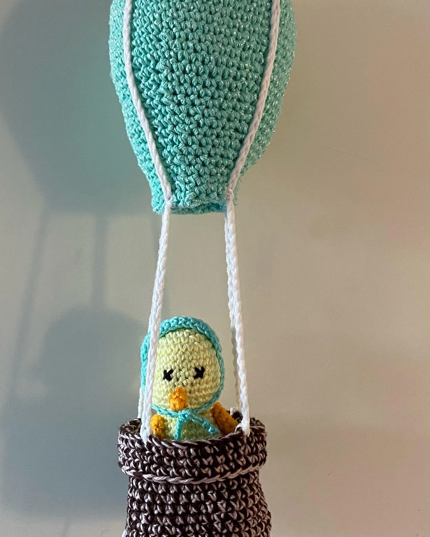 Gehaakte luchtballon met muziekdoosje