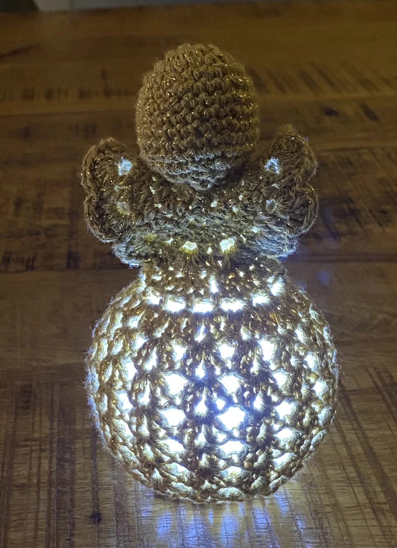 Engeltje op lichtbol